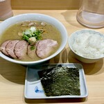 三ん寅 - 味噌チャーシュー麺1,450円　ライス150円　海苔150円