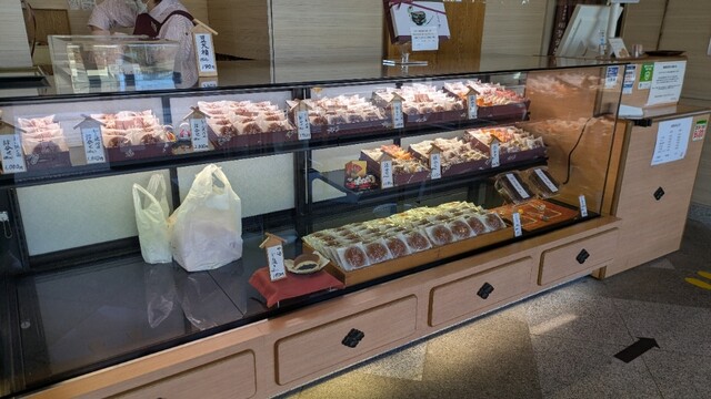 岡埜栄泉 蛇田本店 - 石巻あゆみ野（和菓子）の写真