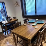 Refugeforestiere 五島 - テーブル席