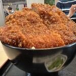 284827591 - 【2025.2.9(日)】ロースソースかつ丼（並盛・ロースカツ200g）1,630円のロースカツ