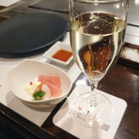 ステーキハウス松波 - シャンパン＆生ハム、チーズ、柿