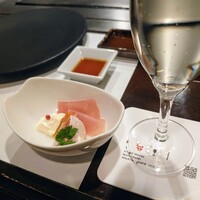 ステーキハウス松波 - シャンパン＆生ハム、チーズ、柿