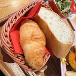 洋食Restaurant 雅々音 - 食べ放題のパン