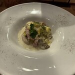 ODETTER - 牡蠣のホワイトソース。これ牡蠣の旨み凝縮でやばかったです。白ワインに合うなあ