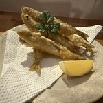 ODETTER - ワカサギのフリット。10cmちょっとの大ぶりなワカサギで食べ応え抜群だし身がふわっふわ！たまりません