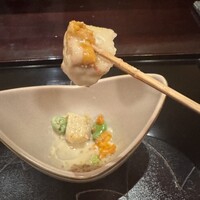 割烹 柊 - 焼き胡麻豆腐にそら豆と雲丹、箸上げ