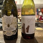 ODETTER - この日のグラス赤2種類。左はカカオっぽい香りの果実み豊かな超絶濃い系。右はピノ？これもまた酸味強めワインが苦手な我々からすると大好きなタイプだった。