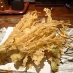 炙屋十兵衛 - セリの根っこの天ぷら