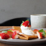 ORAND - 季節のクレープ（苺）（1100円） Mexico Yucuhiti（600円）