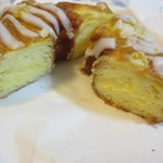 サンメリー - （ご当地パンフェア）宮崎：　クロワッサンドーナツ宮崎マンゴークリーム　断面