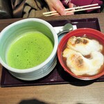 宇治園 喫茶去 - 家内の抹茶と餅ぜんざい