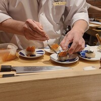 築地青空三代目 本店 - カウンターは目の前で作ってくださるところが見れます