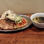 まっかっか - まっかっかマゼ麺 サービストッピングチーズのせ