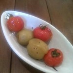 串焼きダイニング Den - 梅とトマトをピクルス