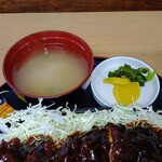 橋場食堂 - 味噌汁に漬物