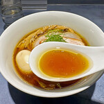 うずとかみなり - 醤油の香りは立っているのに、まろやかで広がりの有るスープ