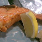 28486089 - 日替わりの焼き魚は、美味しい鮭でした。♪