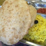 インド料理 パリワル - 鉄壁の主食群(バサンティプラオとルチ)