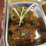 インド料理 パリワル - 旨さ凝縮！ドライタイプの骨付きチキンカレー(チキンコシャ)