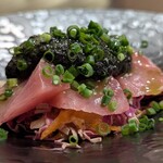 284864559 - ソースはイカ墨とブラックオリーブ  下には人参と紫白菜