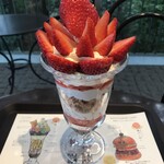 神椿 - 香川県豊島産"女峰"パフェ　2000円