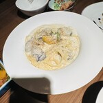 琉 肉、酒、ときどき魚。 - 【牡蠣のレモンクリームパスタ】