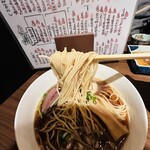 琉 肉、酒、ときどき魚。 - 【キョンラーメン＝中細ストレート麺】
