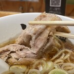 チャーシュー薄め注文でも厚い