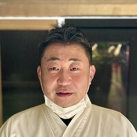 鳥匠 いし井 - 流石はミシュラン⭐️のお店。ご主人の石井さんは温厚そうな笑顔やスタッフのきびきびとした所作に"西の横綱"としての貫禄たっぷり