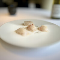 レストラン オオツ - 常磐産虎河豚に牡丹海老を挟んだフランス風てっさ