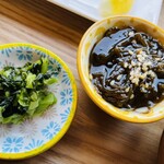 くるまえびキッチンTAMAYA - もずく酢、漬物