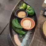おいりぃ - 茹でたてスナップと芽キャベツのディップ