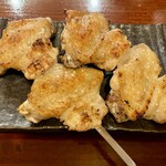 鳥半・魚半 - 手羽先　大きくてびっくり