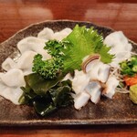 鳥半・魚半 - 生タコの刺身　フグ刺を超えます