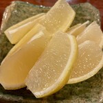 鳥半・魚半 - 驚くほど果汁が出るレモン