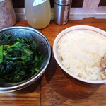 ラーメン 末廣家 - オプションのほうれん草とライス