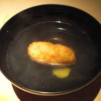 うち山 - 海老芋揚げを椀種にした吸物。