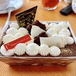 C3 - 料理写真:ミルク＆ショコラティラミスL（税込1,944円）