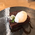 ウラエビス - 牛蒡のガトーショコラ