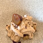 ウラエビス - モンブラン カシスソース