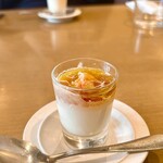 ウラエビス - カリフラワーのフラン ズワイガニとコンソメジュレ