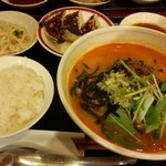 俺の餃子房 - 竹炭麺の担々麺