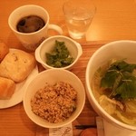 ホッコ スープ カフェ - ランチ　キャベツたっぷりスープレモン風味とキヌア