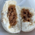 ひぃさん横丁 - 松坂牛まん 税込600円（R7.1時点）