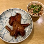 博多祇園鉄なべ - 手羽先の煮＆酢もつ