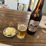 森田家 - 突き出し・白菜漬け、瓶ビール