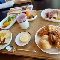 ザ タヴァン グリル＆ラウンジ - 