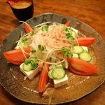 手打そば やっこ - 豆腐とトマトのおろしサラダ ￥680