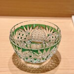 鮨 めい乃 - お猪口は堀口硝子の江戸切子