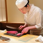 鮨 めい乃 - メジマグロをきっています